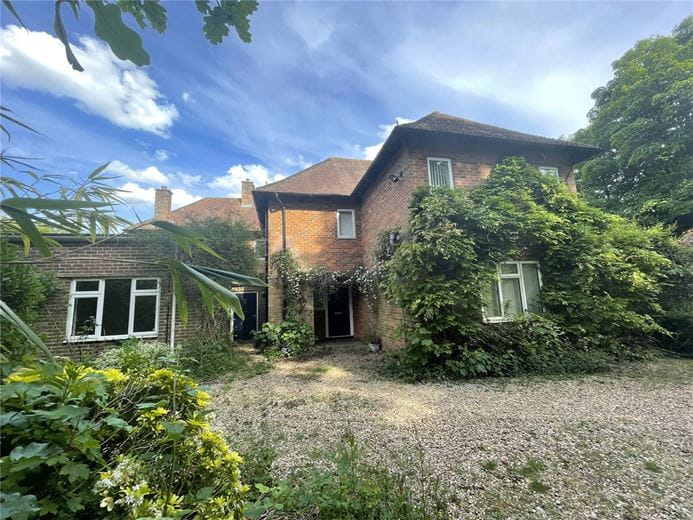 5 bedroom house, Love Lane, Donnington RG14 - Let Agreed