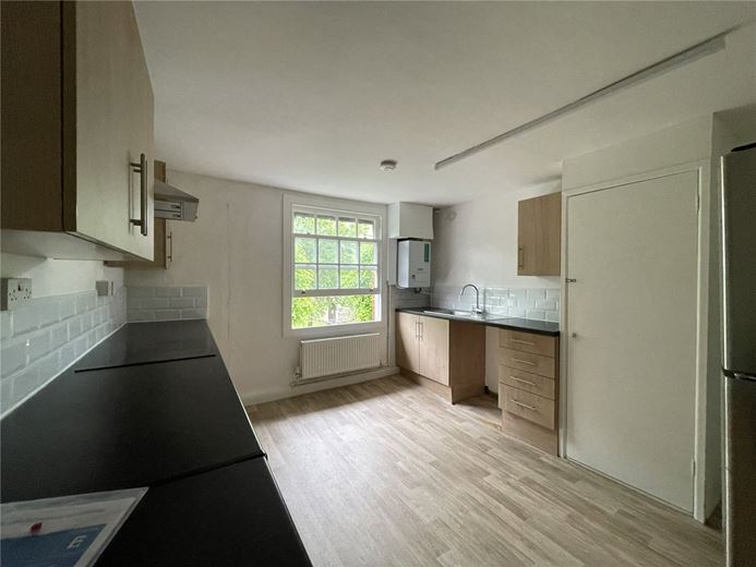 2 bedroom flat, Kingsclere, Newbury RG20 - Available