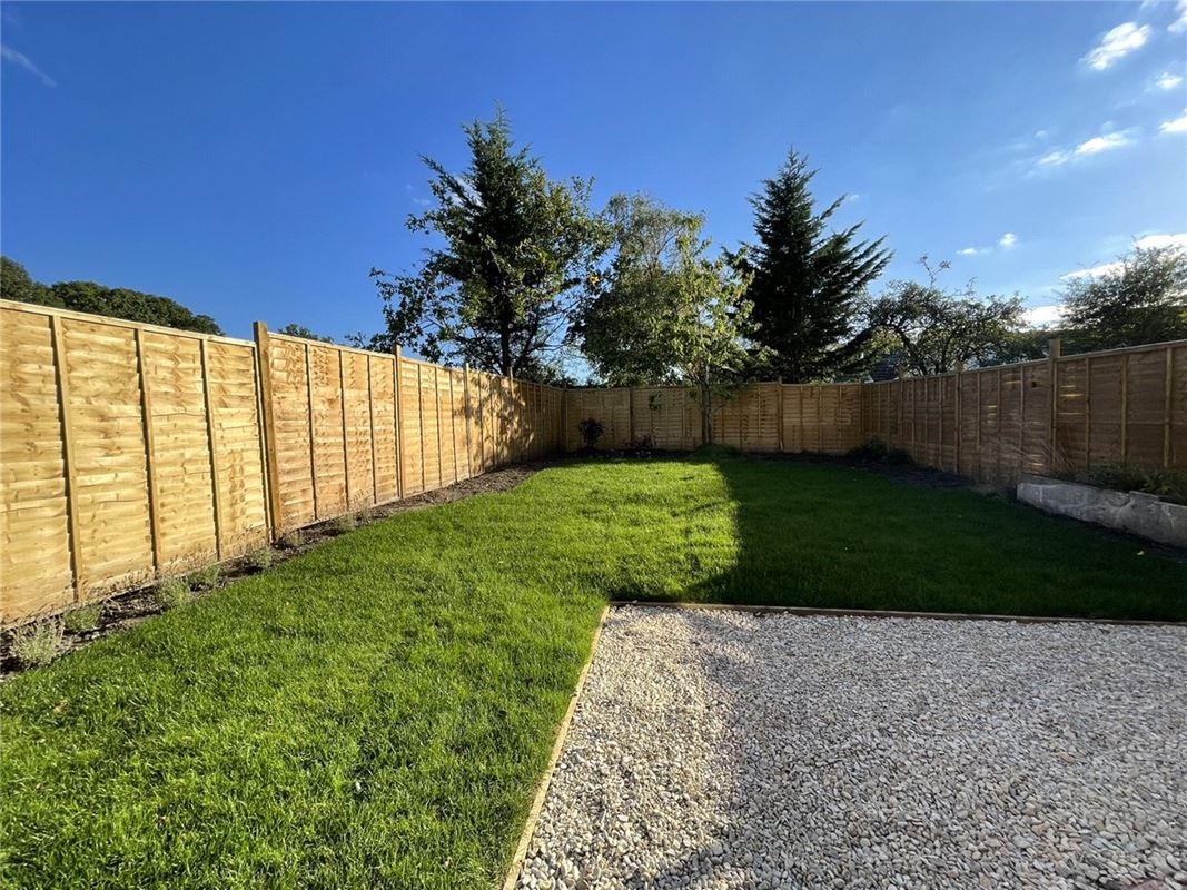 3 bedroom house, Enborne Street, Enborne RG14 - Available