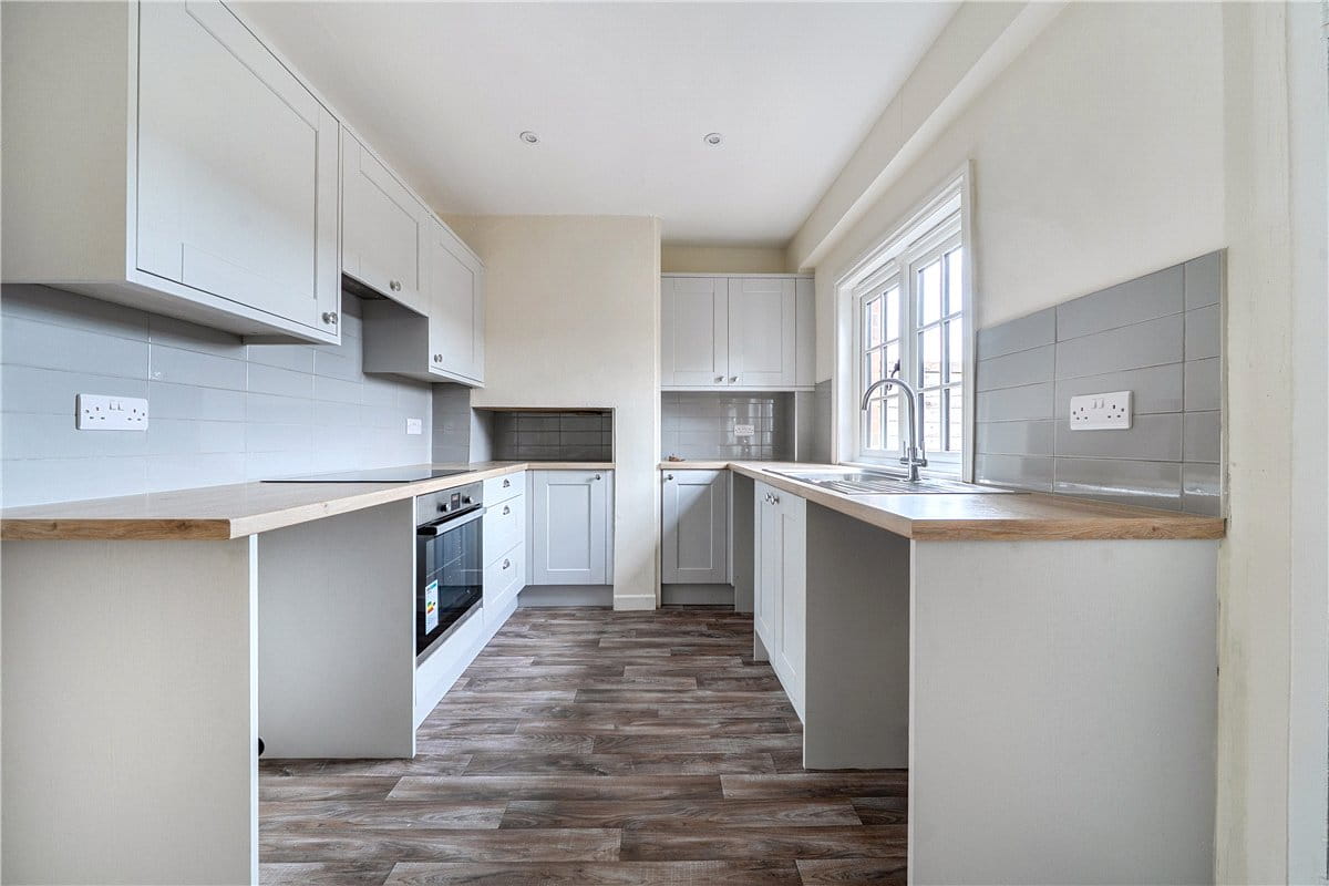 3 bedroom house, Bucklebury, Reading RG7 - Available