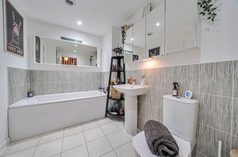 3 bedroom house, Newbury, Berkshire RG14 - Available