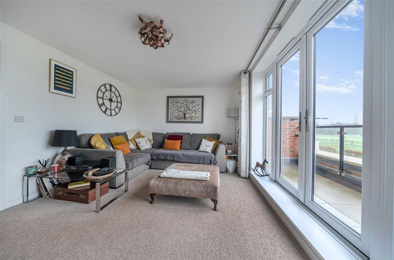 3 bedroom house, Newbury, Berkshire RG14 - Available