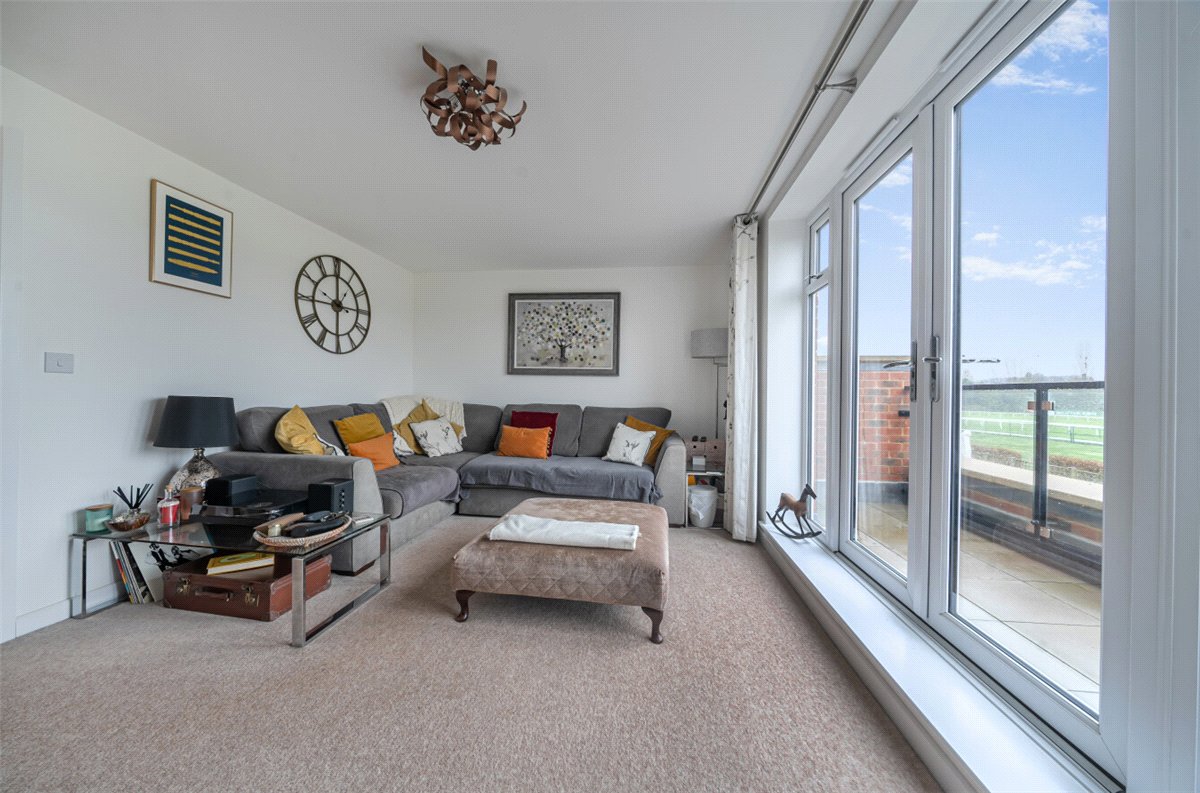 3 bedroom house, Newbury, Berkshire RG14 - Available