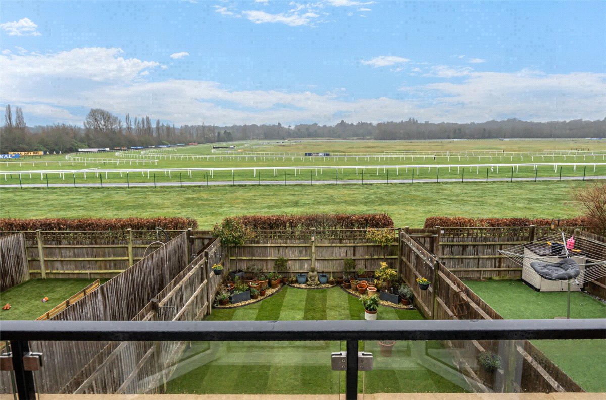 3 bedroom house, Newbury, Berkshire RG14 - Available