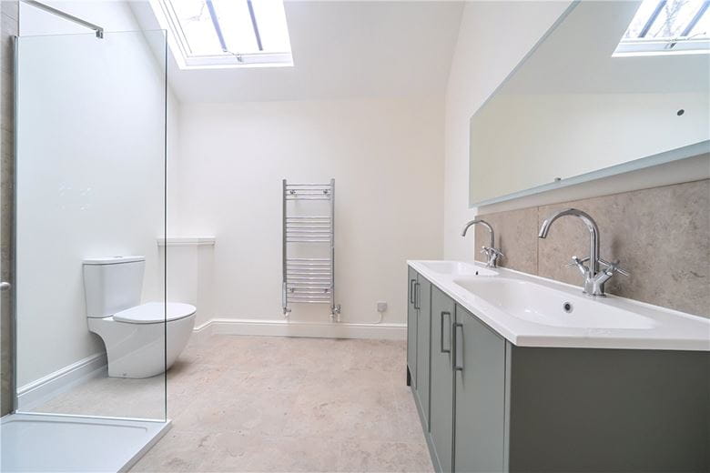 2 bedroom house, Enborne Street, Enborne RG20 - Available