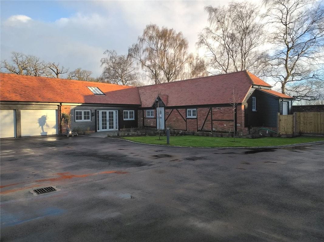 2 bedroom house, Enborne Street, Enborne RG20 - Available