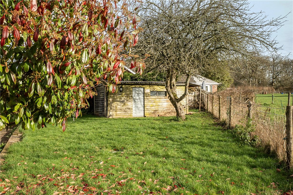 3 bedroom house, Tangley, Andover SP11 - Available