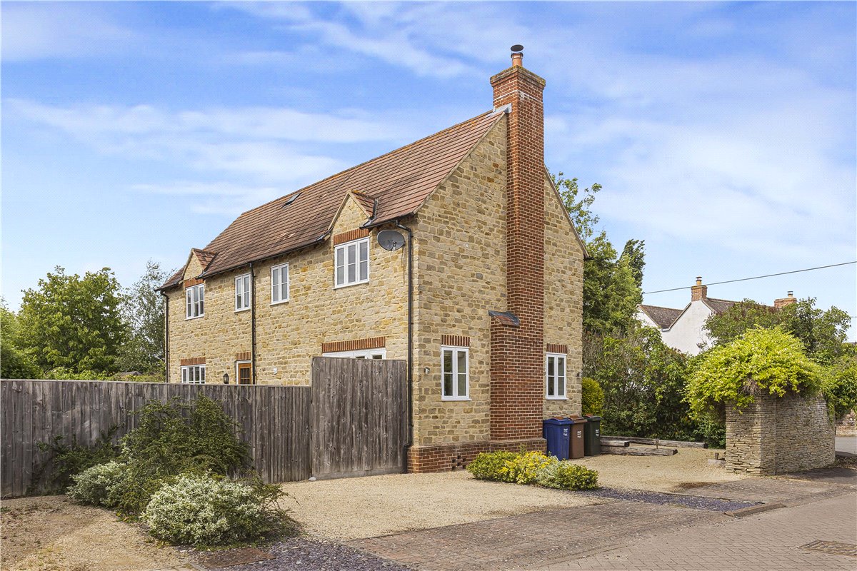 4 bedroom house, Five Acres, Murcott OX5 - Available