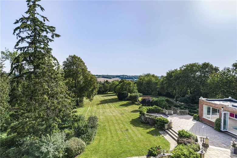 6 bedroom house, Chalk Lane, Hyde Heath HP6 - Available