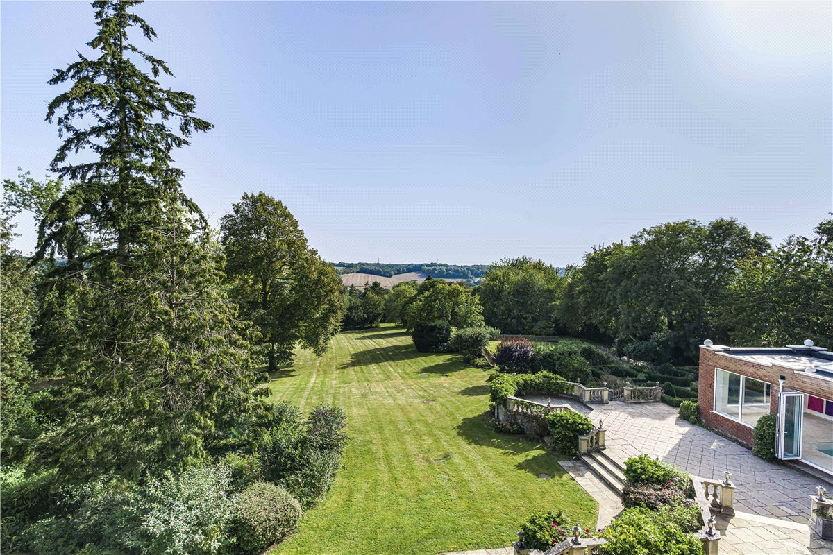 6 bedroom house, Chalk Lane, Hyde Heath HP6 - Available