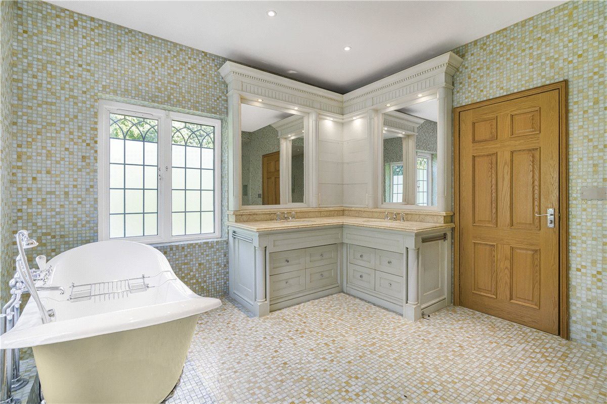 6 bedroom house, Chalk Lane, Hyde Heath HP6 - Available