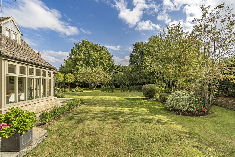 4 bedroom house, Shepherds Close, Weston-on-the-Green OX25 - Sold STC