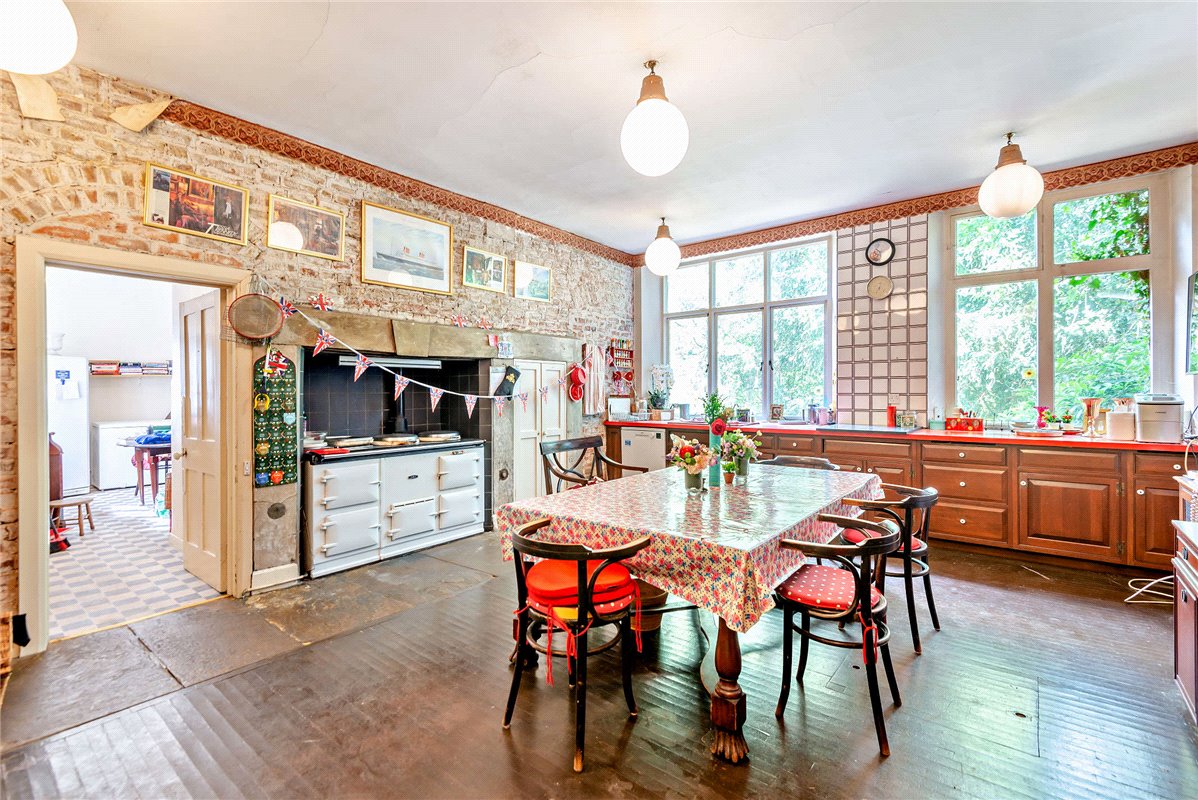 5.5 acres Country Estate, Priest Hill, Old Windsor SL4 - Available