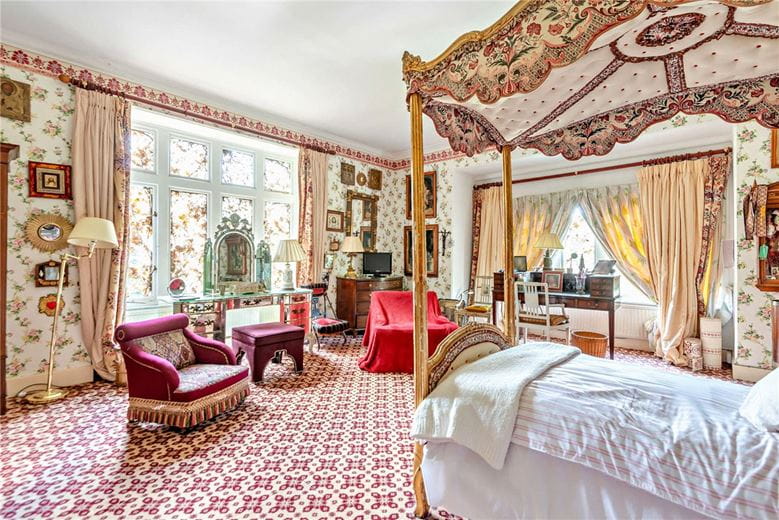 5.5 acres Country Estate, Priest Hill, Old Windsor SL4 - Available