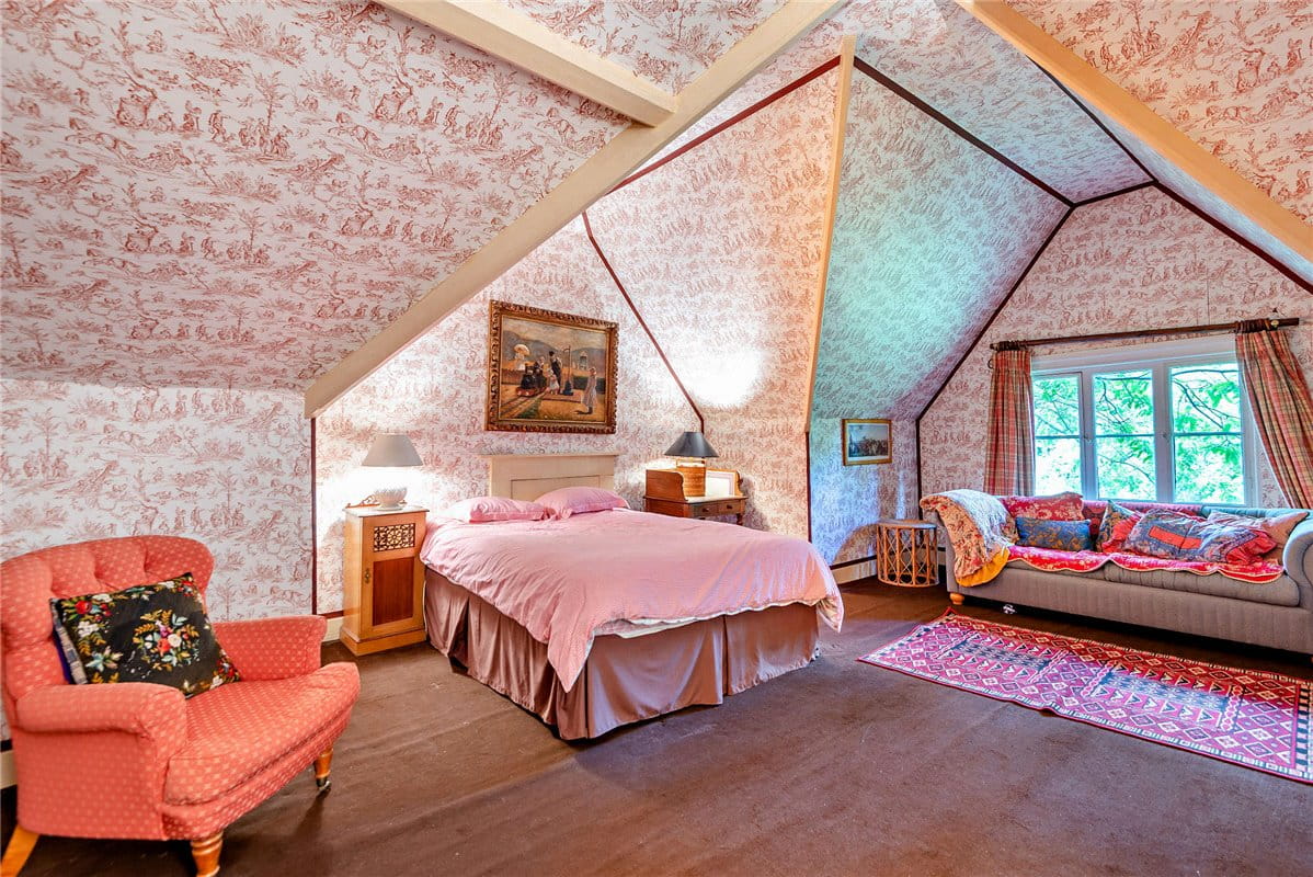 5.5 acres Country Estate, Priest Hill, Old Windsor SL4 - Available