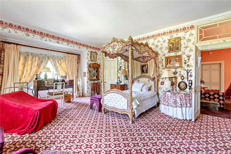 5.5 acres Country Estate, Priest Hill, Old Windsor SL4 - Available