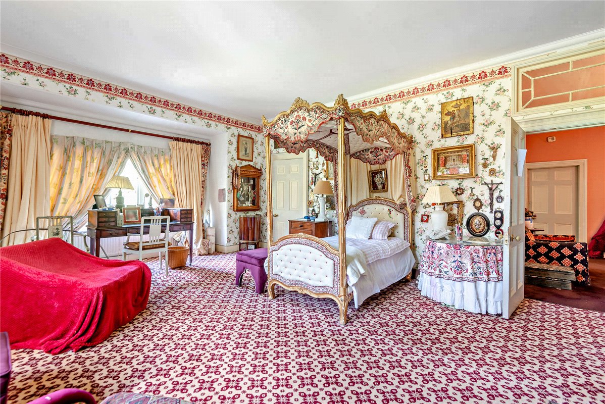 5.5 acres Country Estate, Priest Hill, Old Windsor SL4 - Available