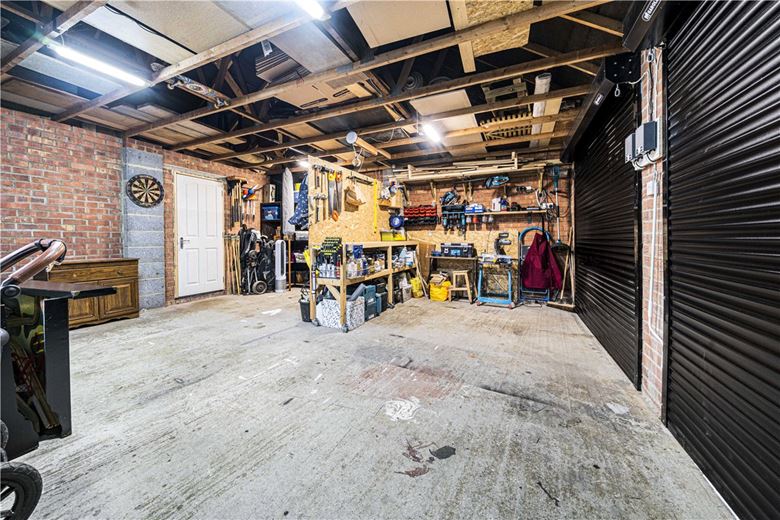 4 bedroom house, Gardiner Close, Abingdon OX14 - Available