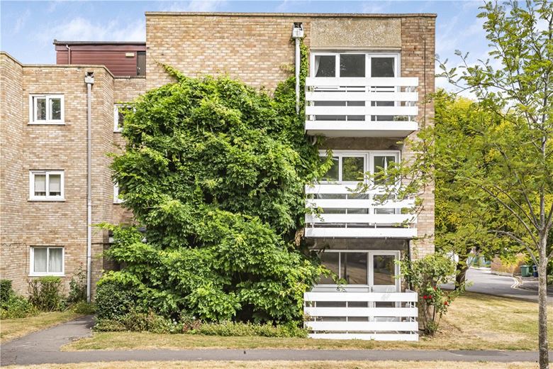 2 bedroom flat, Cunliffe Close, Oxford OX2 - Sold STC