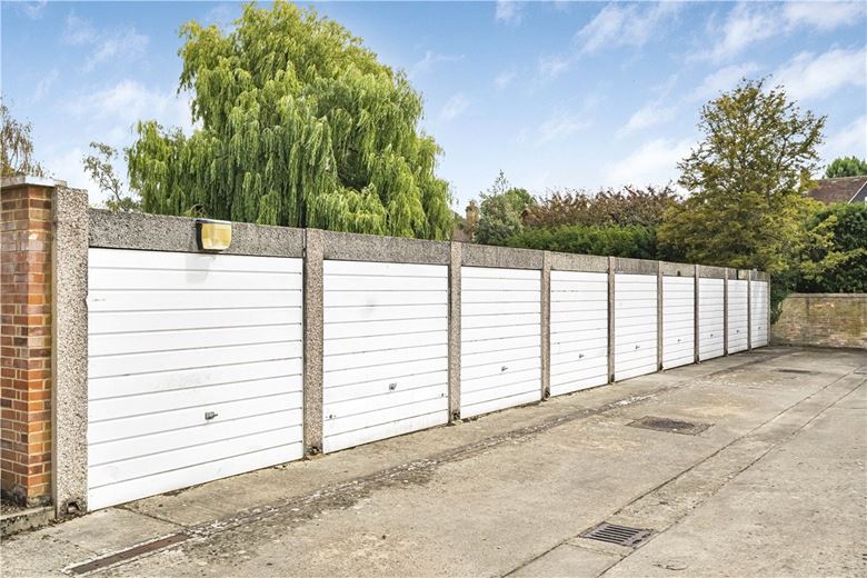 2 bedroom flat, Cunliffe Close, Oxford OX2 - Sold STC