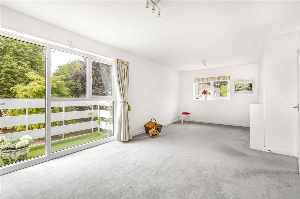 2 bedroom flat, Cunliffe Close, Oxford OX2 - Sold STC