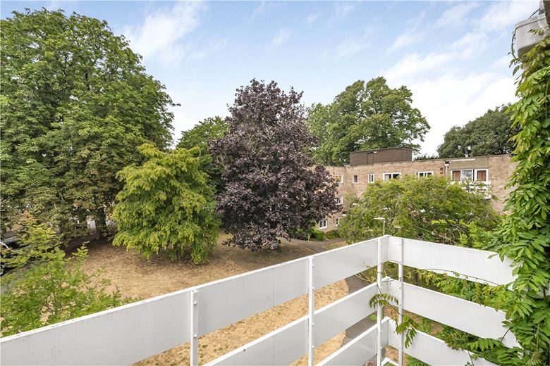 2 bedroom flat, Cunliffe Close, Oxford OX2 - Sold STC