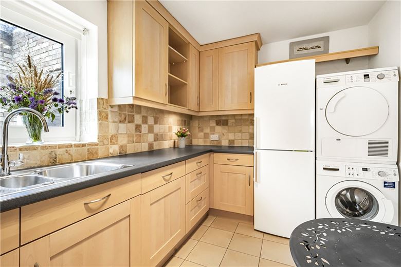 2 bedroom flat, Cunliffe Close, Oxford OX2 - Sold STC