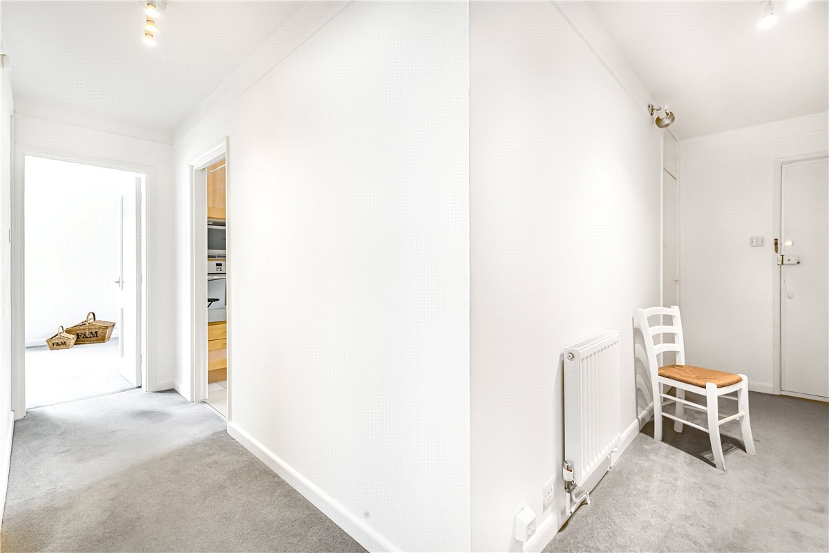 2 bedroom flat, Cunliffe Close, Oxford OX2 - Sold STC