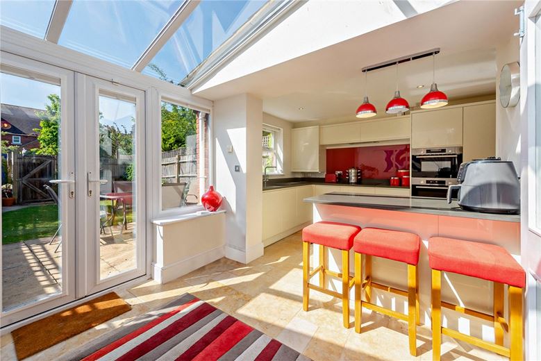 4 bedroom house, Queens Road, Thame OX9 - Available