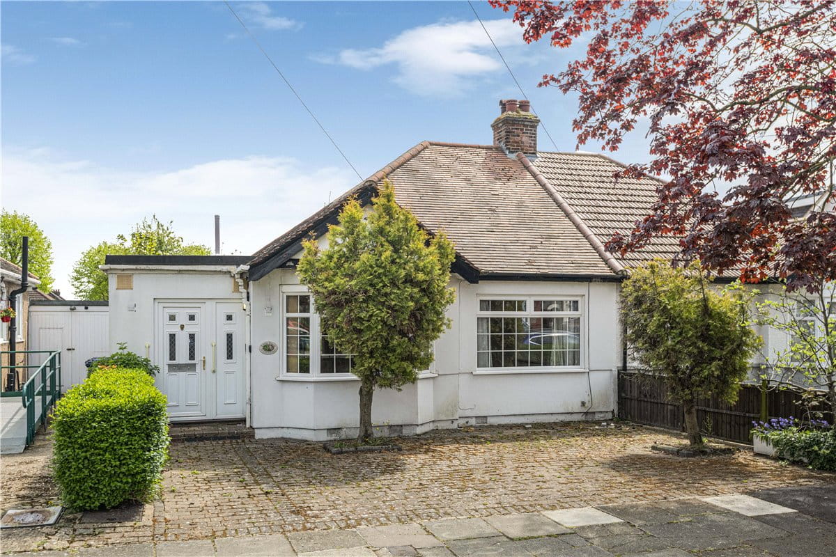 3 bedroom bungalow, Islip Gardens, Northolt UB5 - Sold STC