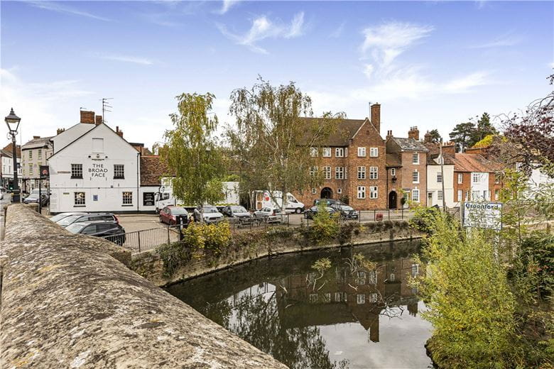 3 bedroom house, Thames Street, Abingdon OX14 - Available