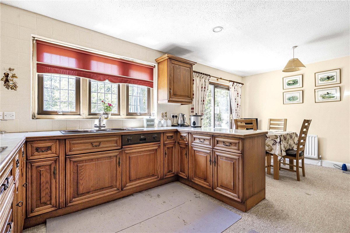 4 bedroom house, Witney Road, Ducklington OX29 - Available