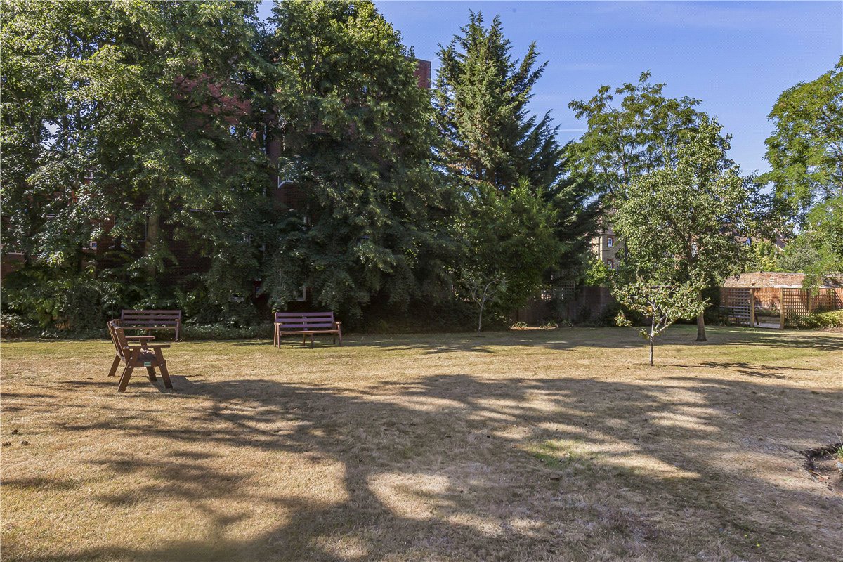 2 bedroom flat, Russell Court, Oxford OX2 - Sold STC