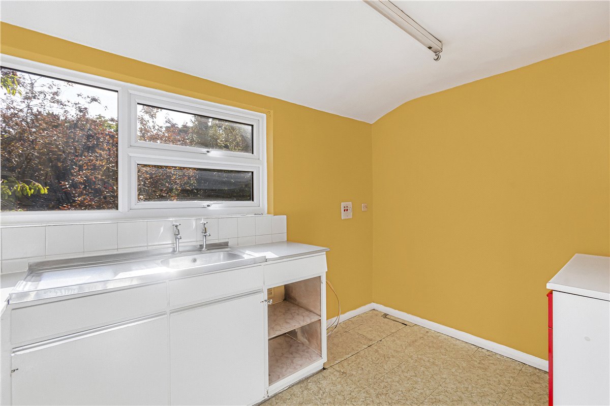 2 bedroom flat, Russell Court, Oxford OX2 - Sold STC