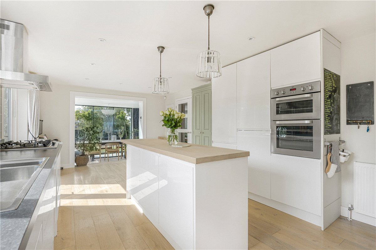 4 bedroom house, Clover Close, Cumnor Hill OX2 - Available