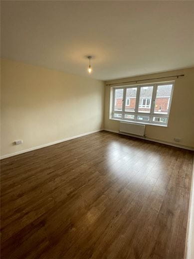 3 bedroom flat, The Precinct, School Road CV35 - Available