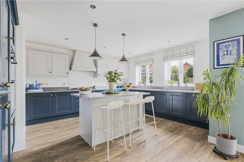 5 bedroom house, Joyce Way, Steventon OX13 - Available