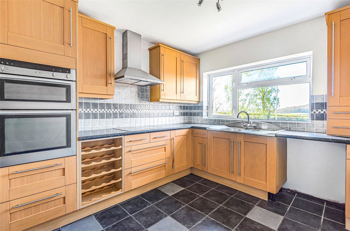 4 bedroom house, Watling Street, Hints B78 - Available