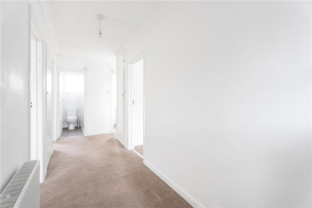 2 bedroom maisonette, West Ruislip Court, Ickenham Road HA4 - Available