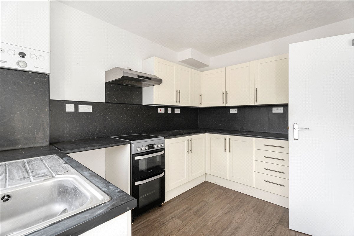 2 bedroom maisonette, West Ruislip Court, Ickenham Road HA4 - Available