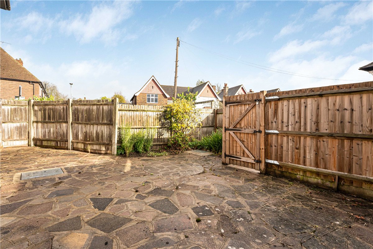 2 bedroom maisonette, West Ruislip Court, Ickenham Road HA4 - Available