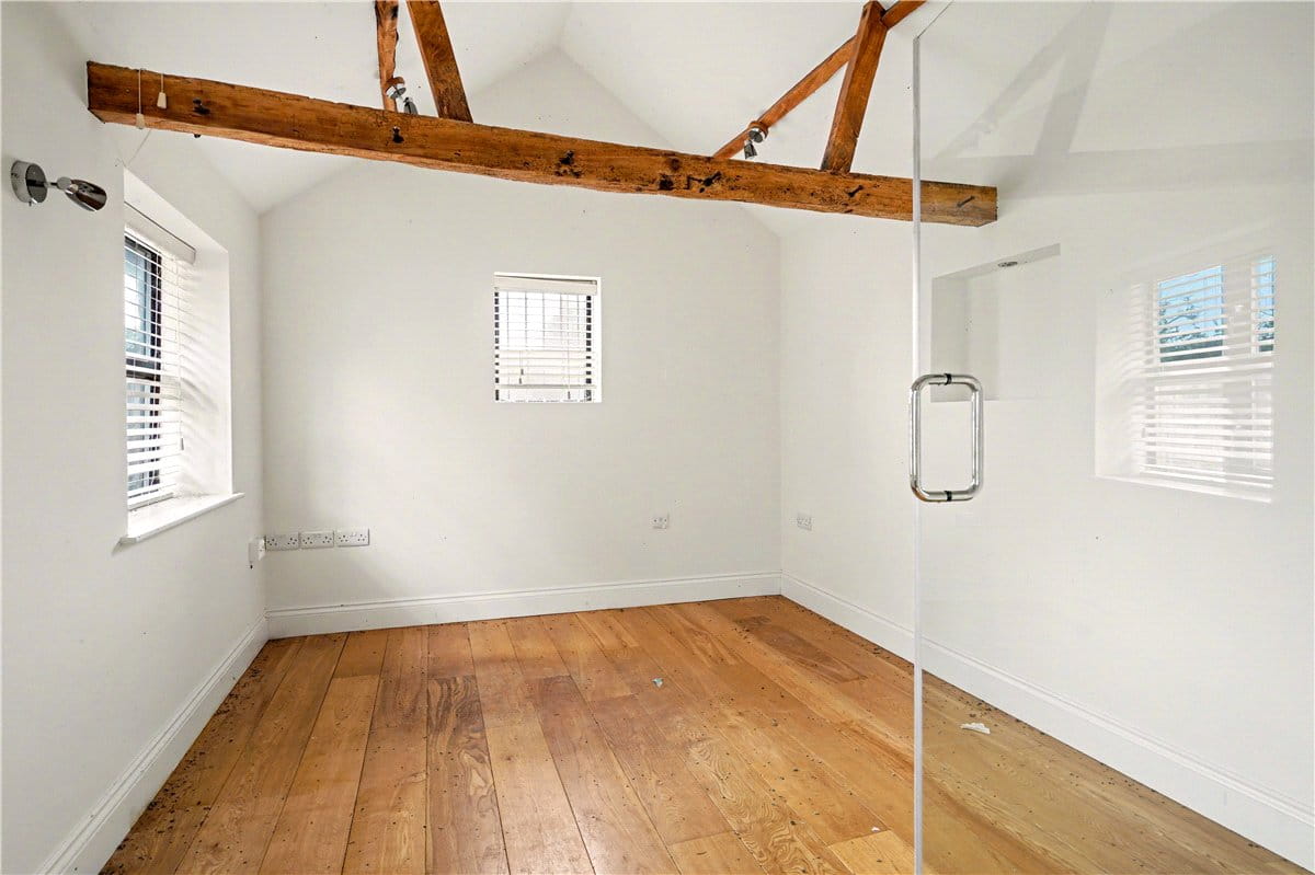 4 bedroom cottage, Lower Hartwell, Aylesbury HP17 - Available