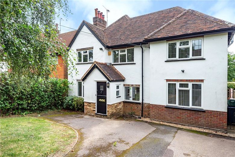 4 bedroom house, Ballinger Road, South Heath HP16 - Available