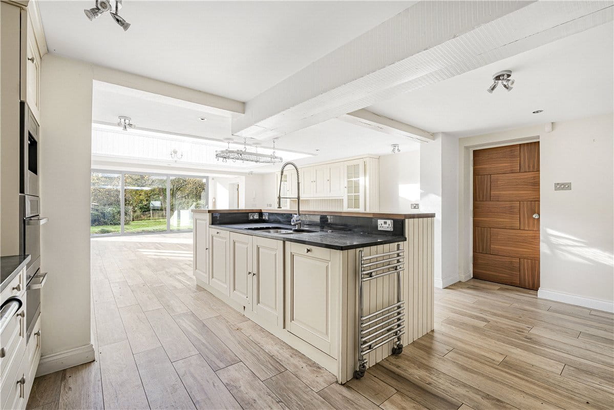 5 bedroom house, Tortington, Arundel BN18 - Available