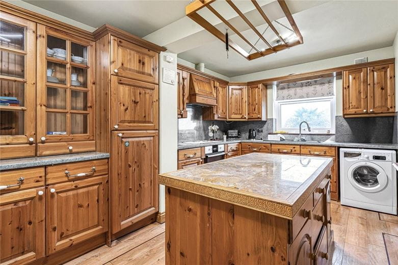 4 bedroom house, Oxford Road, Burford OX18 - Available