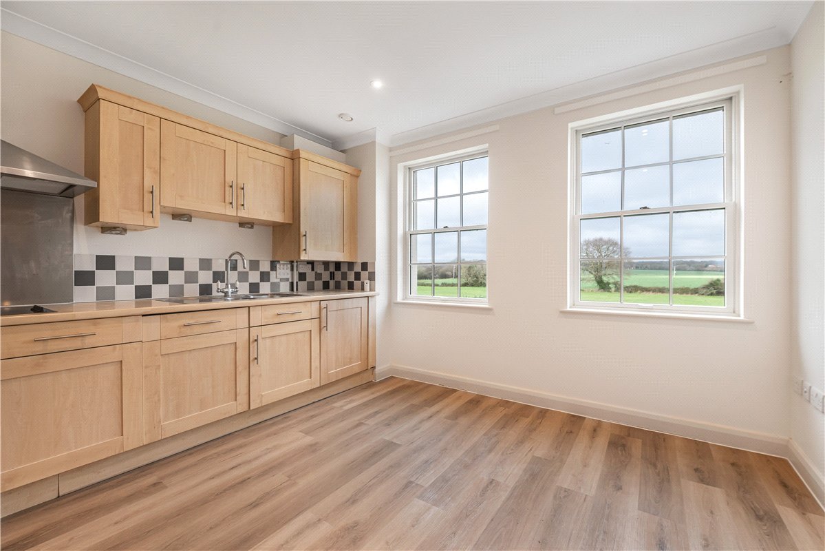 2 bedroom flat, Ford Road, Tortington BN18 - Available