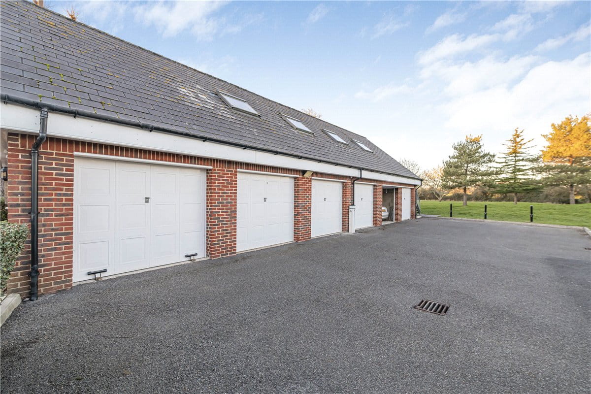 3 bedroom house, Tortington Manor, Ford Road BN18 - Available