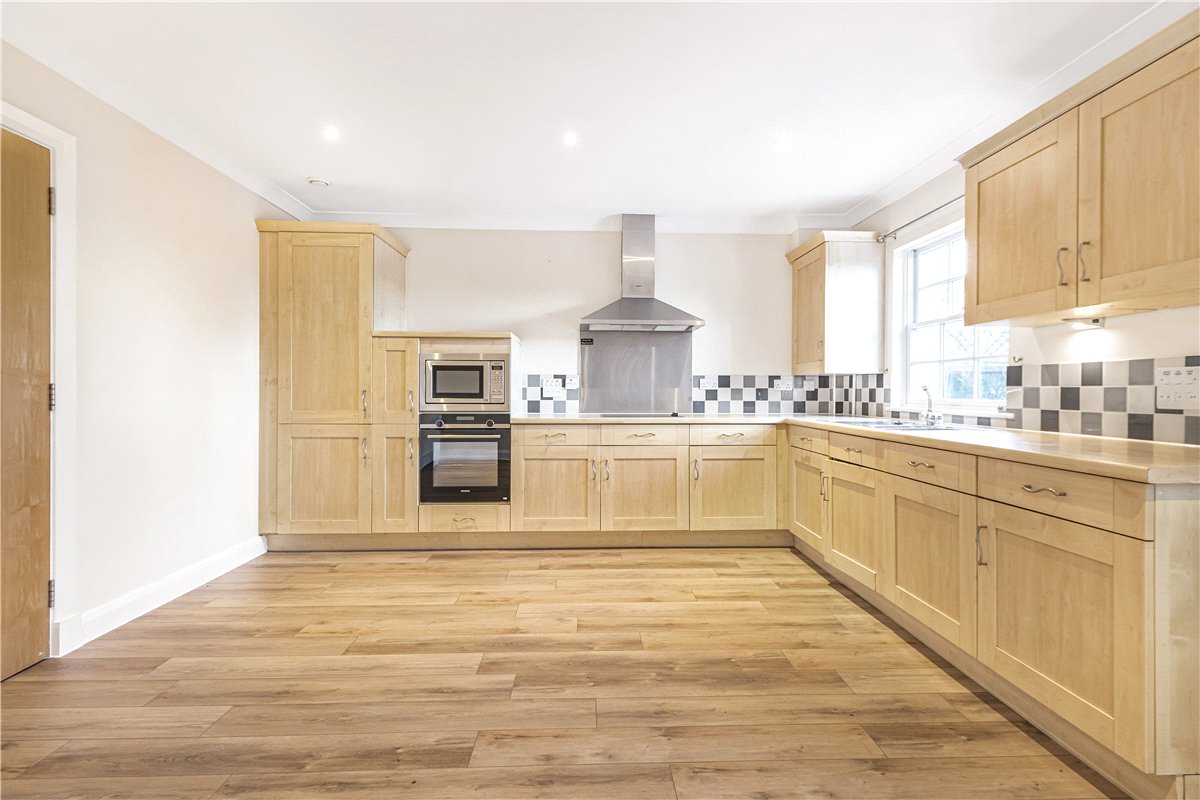 3 bedroom house, Tortington Manor, Ford Road BN18 - Available