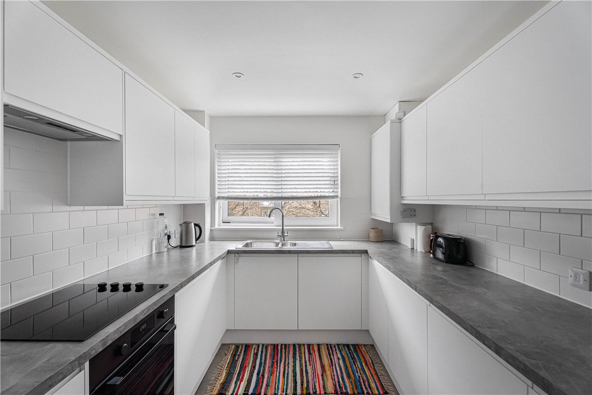 2 bedroom flat, Cunliffe Close, Oxford OX2 - Available