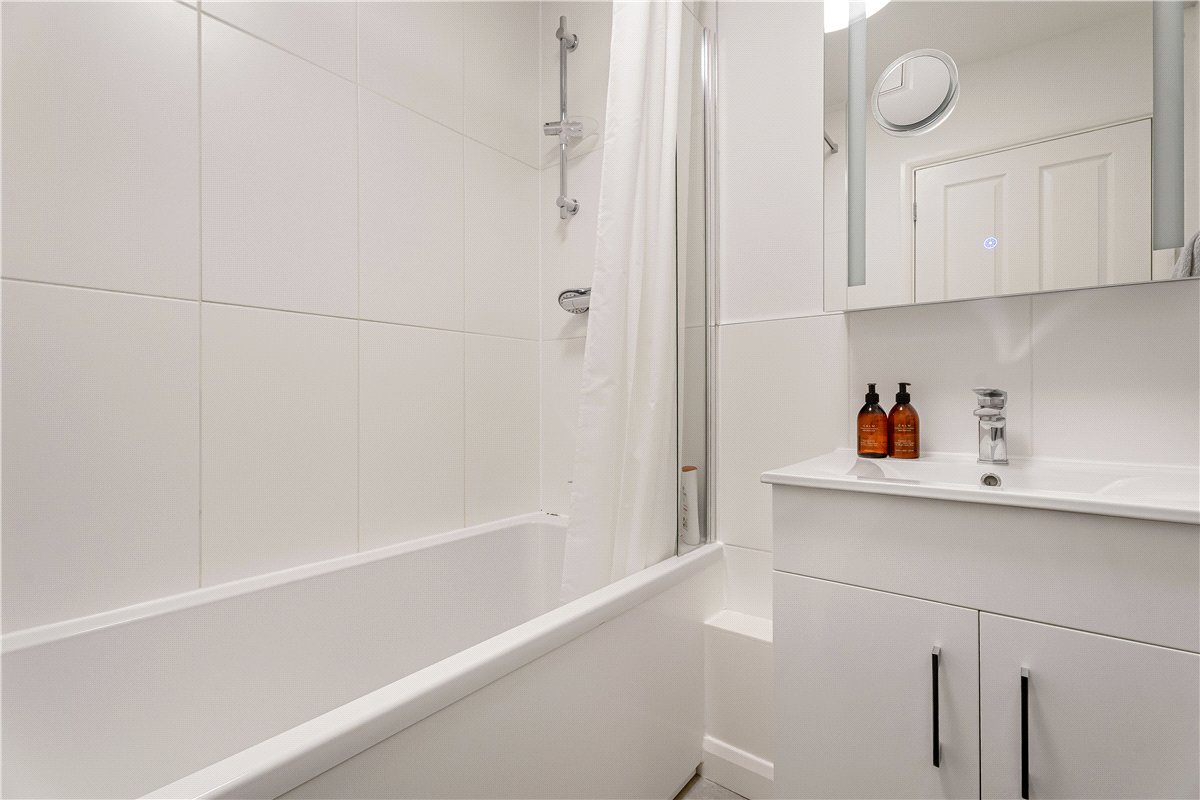 2 bedroom flat, Cunliffe Close, Oxford OX2 - Available